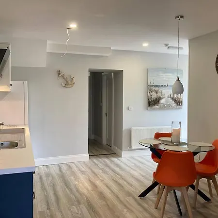 Apartment Strand Hotel Apartments Beachside And Surfing *