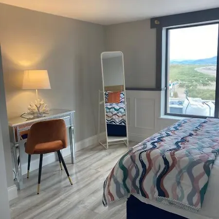 Apartment Strand Hotel Apartments Beachside And Surfing