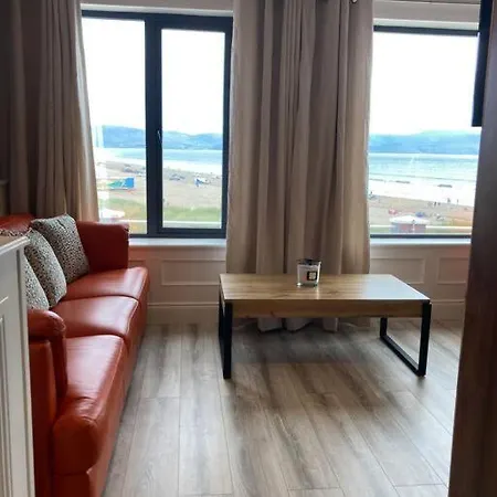 Apartment Strand Hotel Apartments Beachside And Surfing *
