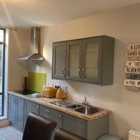 Apartment Strand Hotel Apartments Beachside And Surfing *