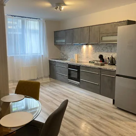 Apartment Strand Hotel Apartments Beachside And Surfing *