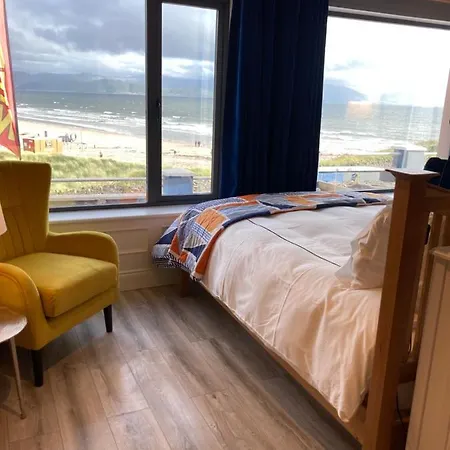 Strand Hotel Apartments Beachside And Surfing Apartment